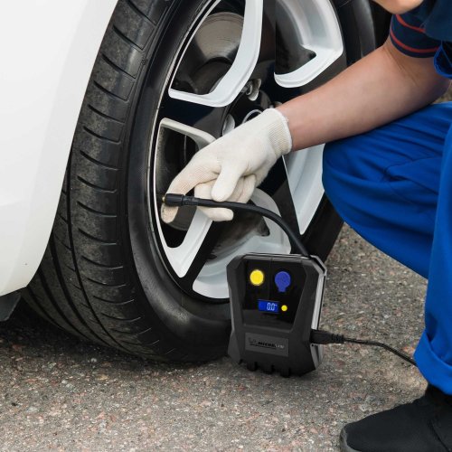 Компактний насос для накачування Michelin Compact Top Up Digital Tyre Inflator (W12264) (шт.)